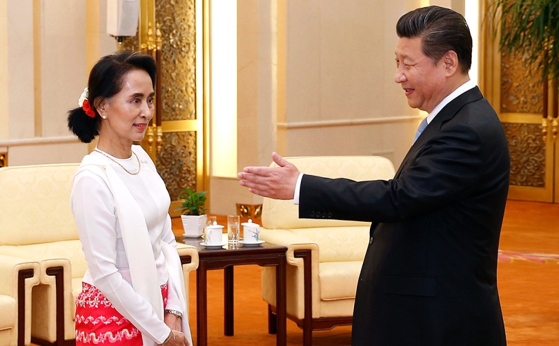 Chinese President Xi Jinping (R) meets Myanmar's pro-democracy leader Aung San Suu Kyi at the Great Hall of the People in Beijing on June 11, 2015. Myanmar's Aung San Suu Kyi met Chinese President Xi Jinping in Beijing on June 11, state media said, during her closely watched first visit that China hopes will establish a line of communication with the influential opposition leader. (CNS)